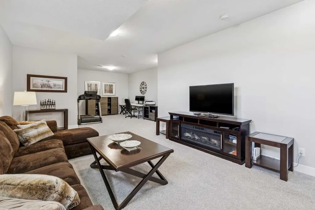 20 Silverado Crest Park SW Calgary AB T2X 4L3