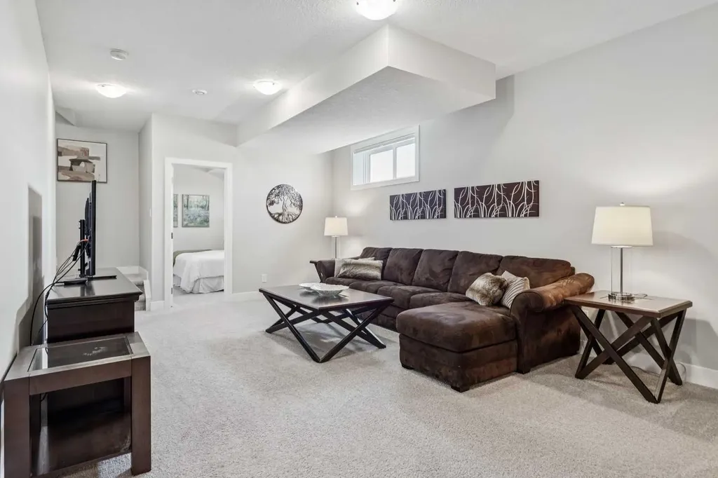 20 Silverado Crest Park SW Calgary AB T2X 4L3