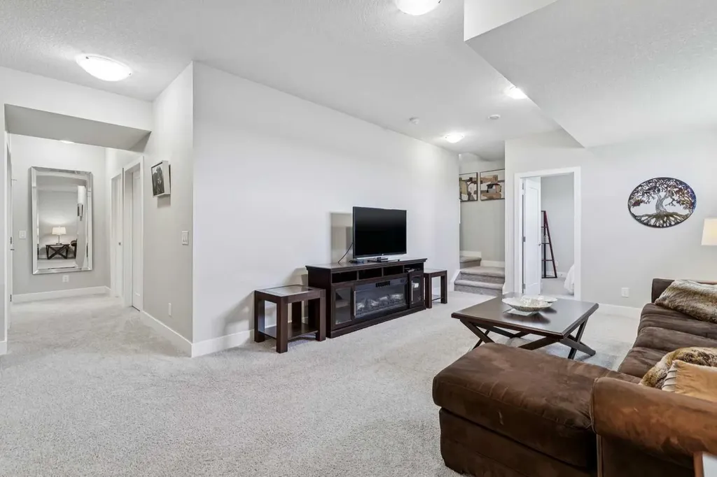 20 Silverado Crest Park SW Calgary AB T2X 4L3