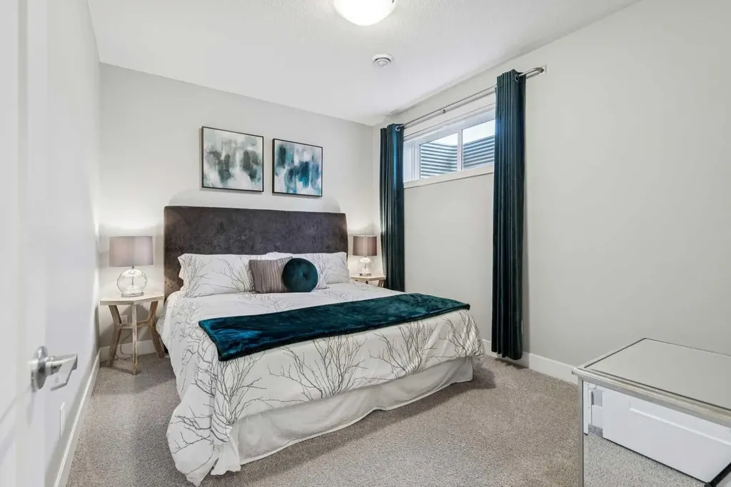 20 Silverado Crest Park SW Calgary AB T2X 4L3