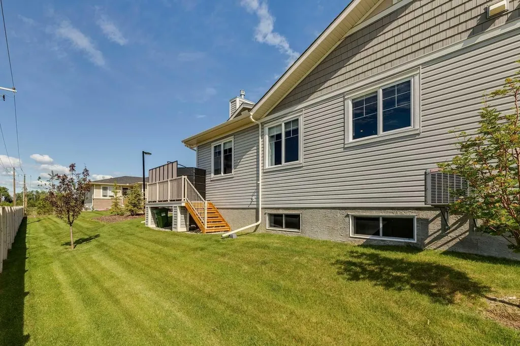 20 Silverado Crest Park SW Calgary AB T2X 4L3