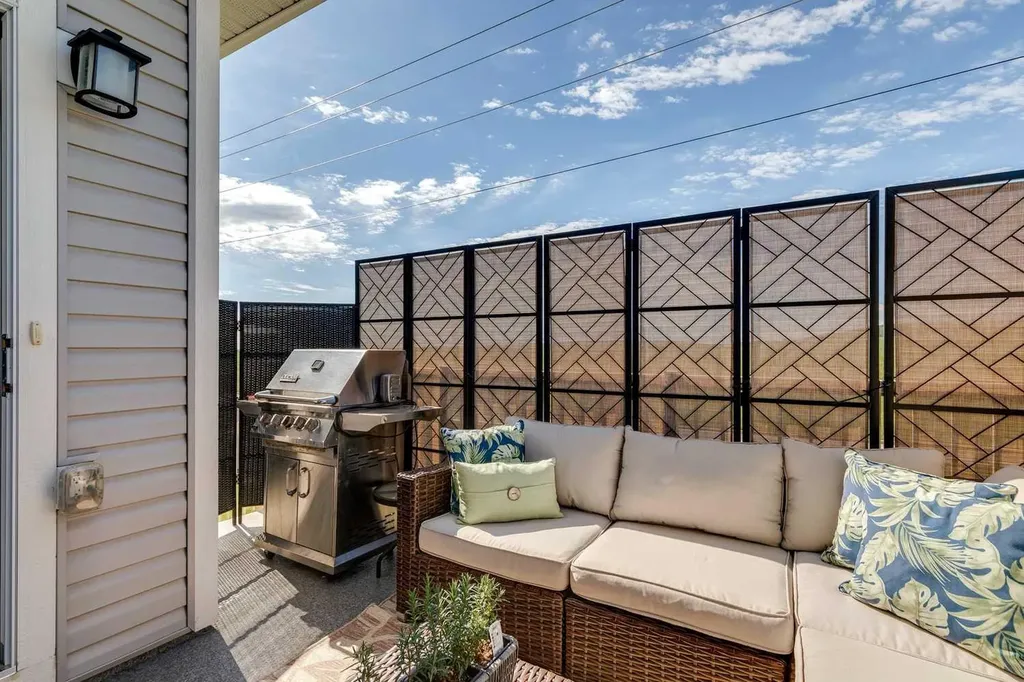 20 Silverado Crest Park SW Calgary AB T2X 4L3