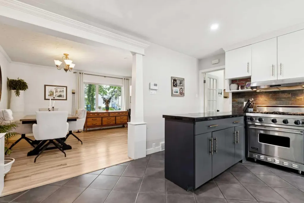 3016 29 Street SW Calgary AB T3E2L1