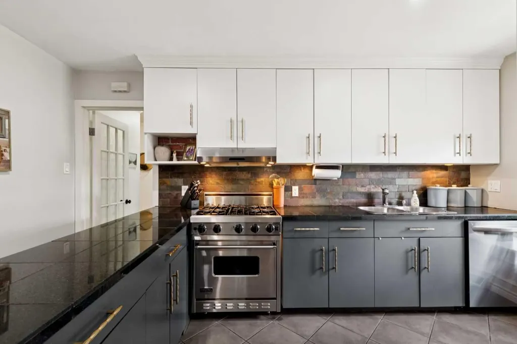 3016 29 Street SW Calgary AB T3E2L1