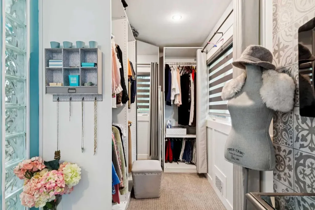 3016 29 Street SW Calgary AB T3E2L1
