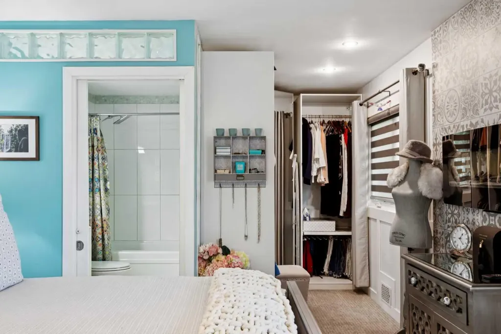 3016 29 Street SW Calgary AB T3E2L1