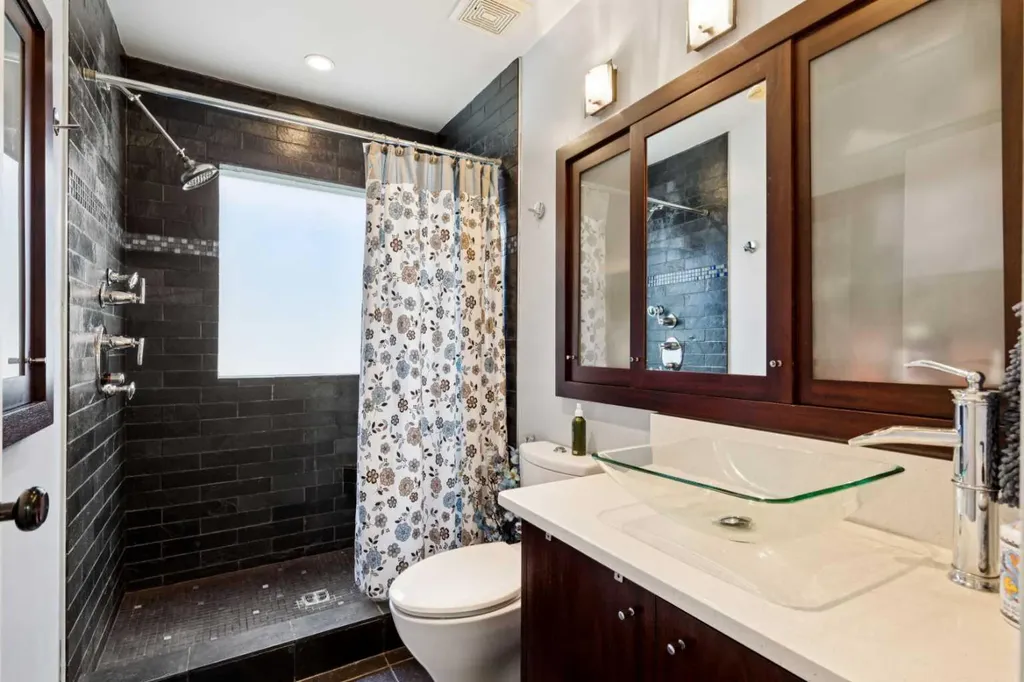 3016 29 Street SW Calgary AB T3E2L1