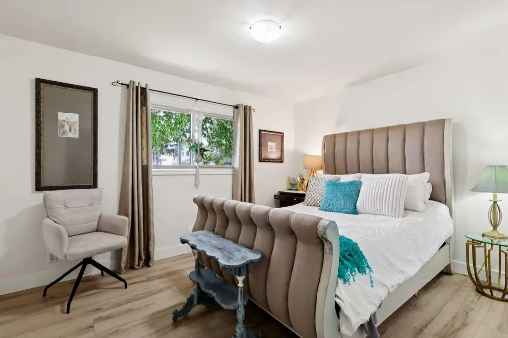 3016 29 Street SW Calgary AB T3E2L1