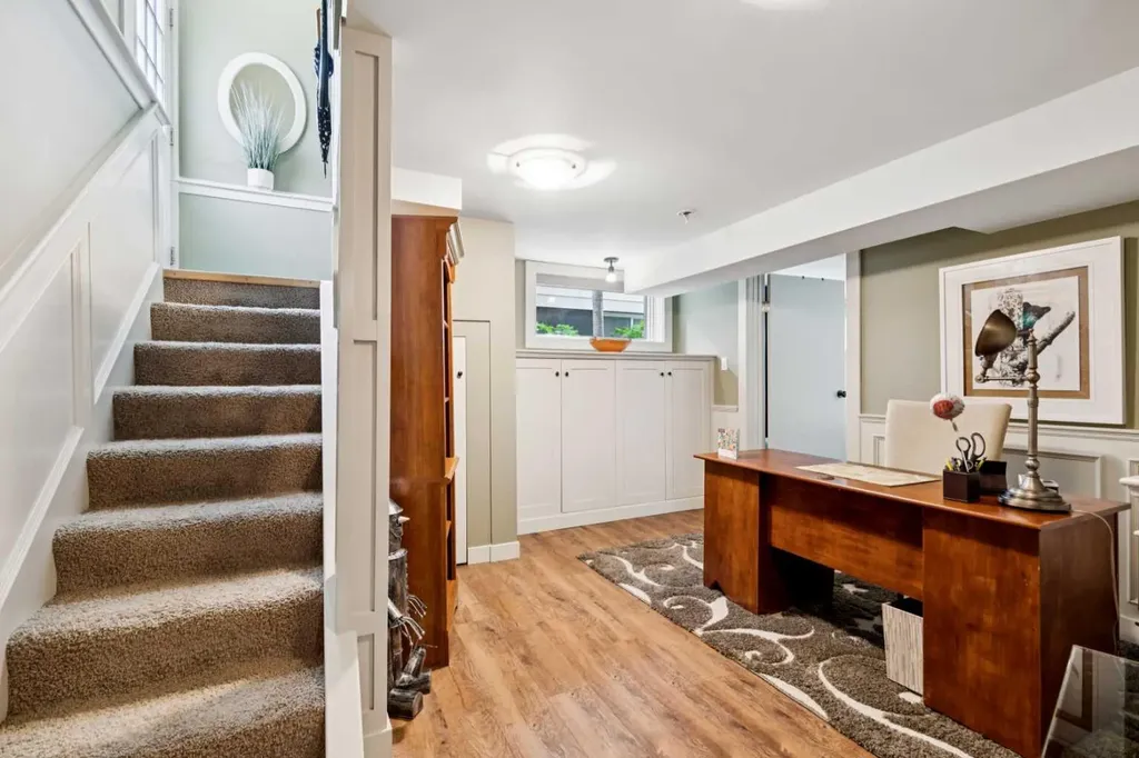 3016 29 Street SW Calgary AB T3E2L1