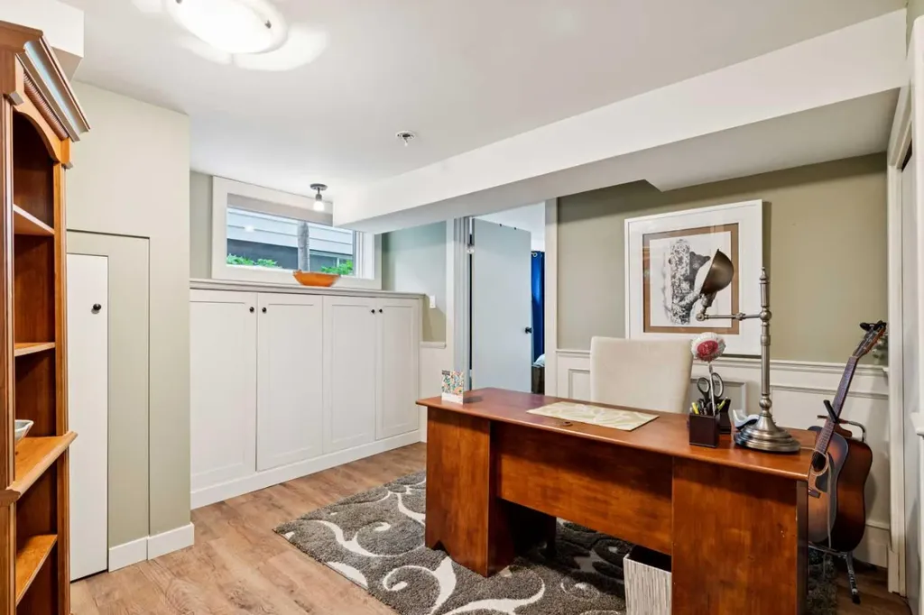 3016 29 Street SW Calgary AB T3E2L1