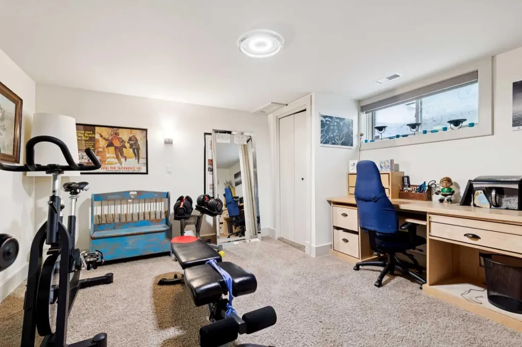 3016 29 Street SW Calgary AB T3E2L1