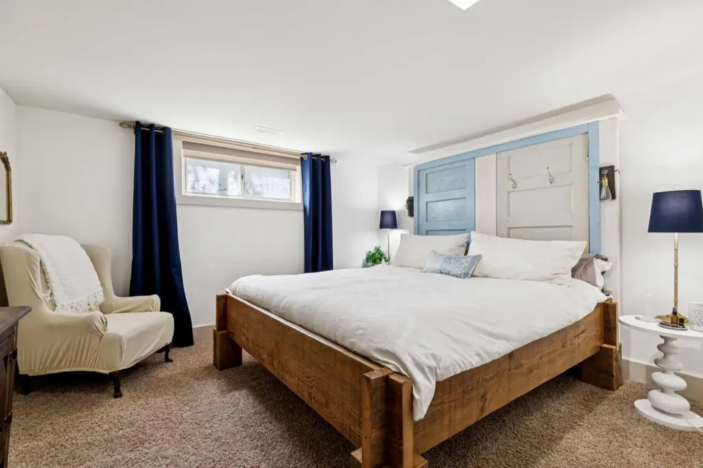 3016 29 Street SW Calgary AB T3E2L1
