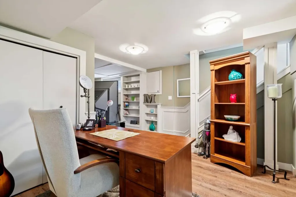 3016 29 Street SW Calgary AB T3E2L1