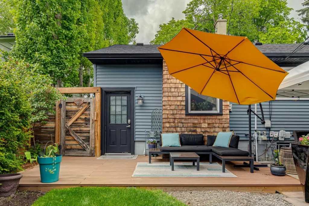 3016 29 Street SW Calgary AB T3E2L1