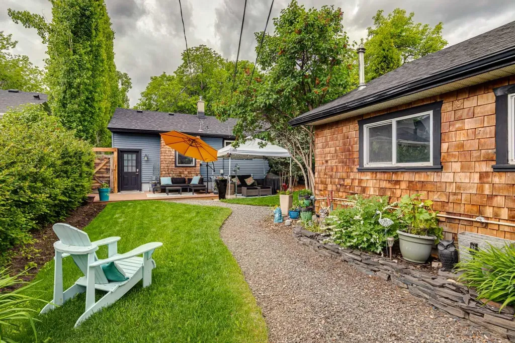 3016 29 Street SW Calgary AB T3E2L1