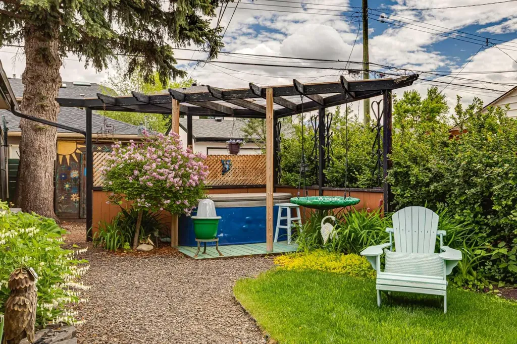 3016 29 Street SW Calgary AB T3E2L1