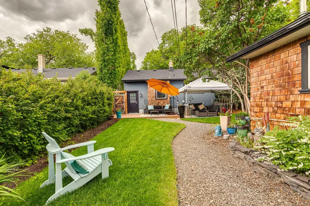 3016 29 Street SW Calgary AB T3E2L1