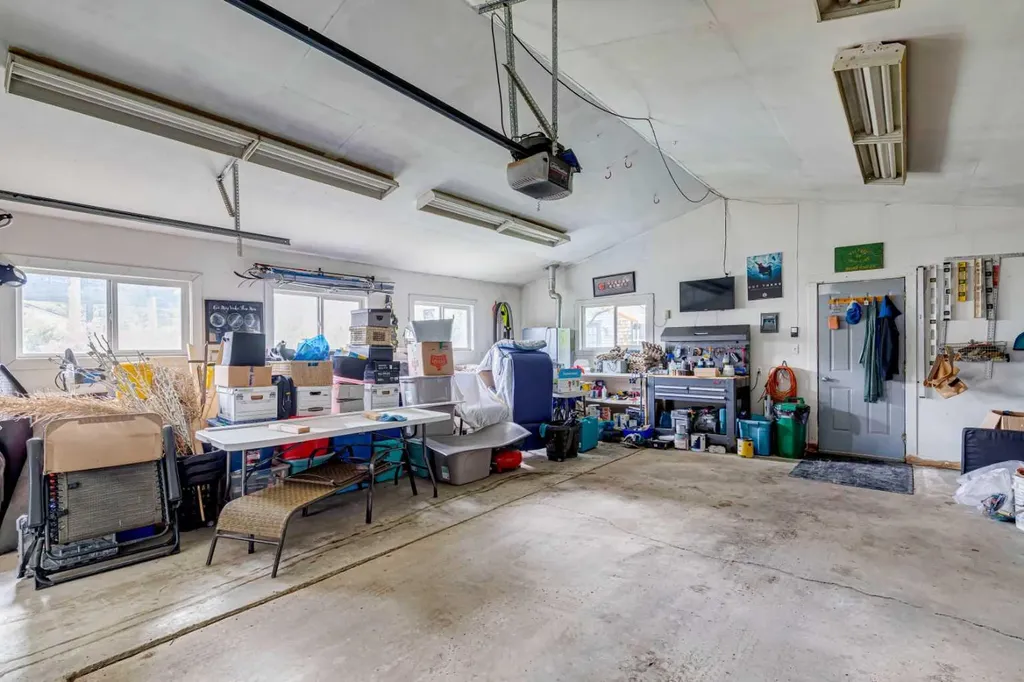 3016 29 Street SW Calgary AB T3E2L1