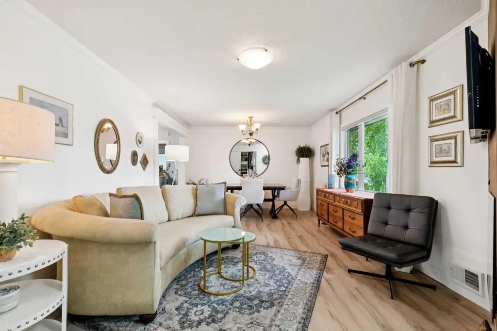 3016 29 Street SW Calgary AB T3E2L1
