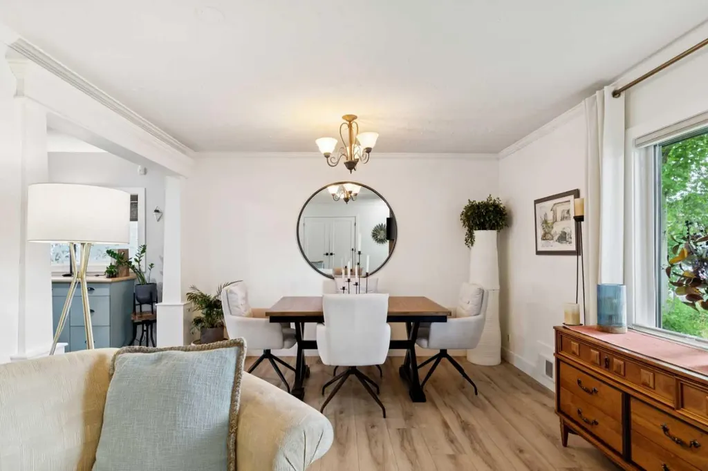 3016 29 Street SW Calgary AB T3E2L1