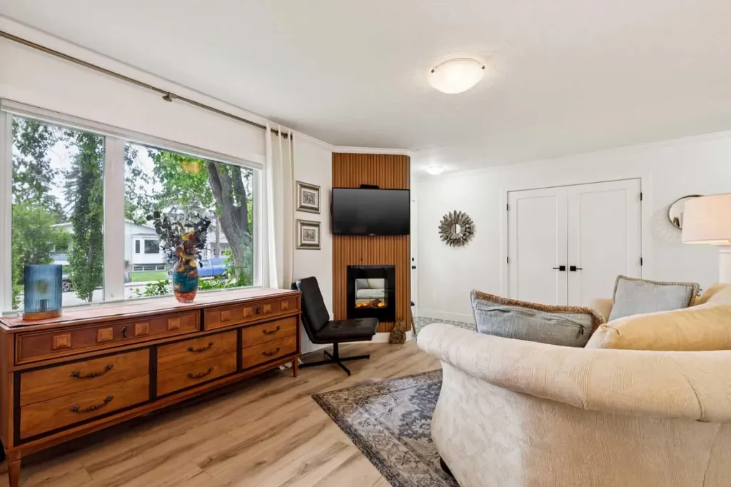 3016 29 Street SW Calgary AB T3E2L1