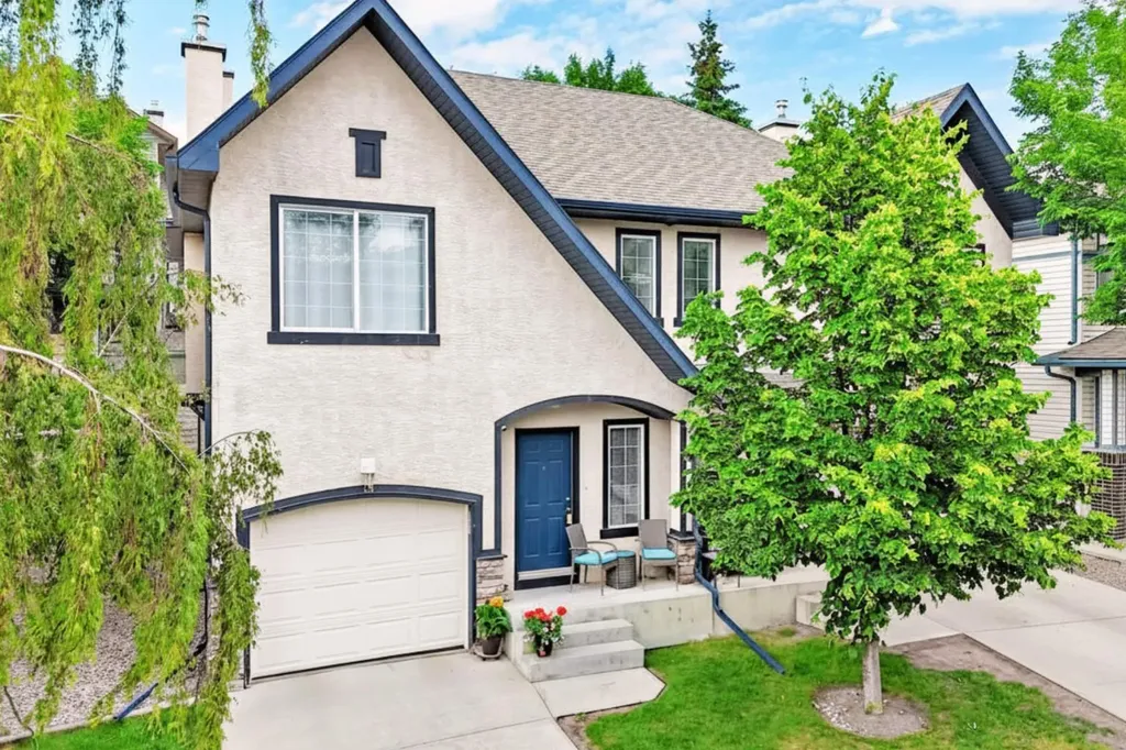 18 Hidden Creek Rise NW Calgary AB T3A 6L5