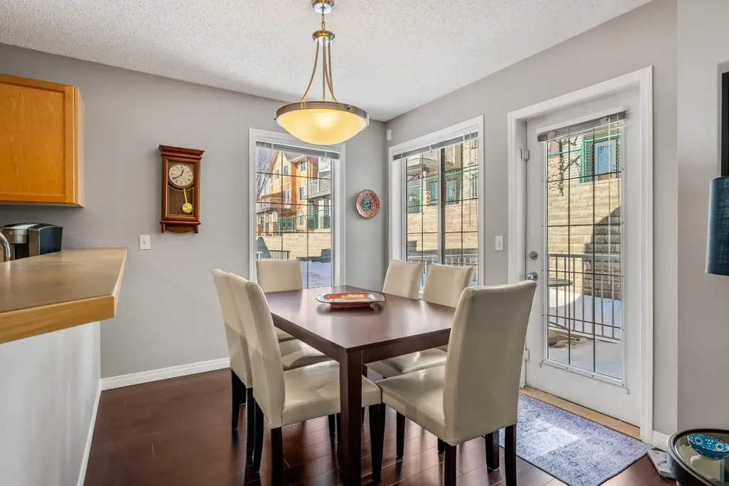 18 Hidden Creek Rise NW Calgary AB T3A 6L5