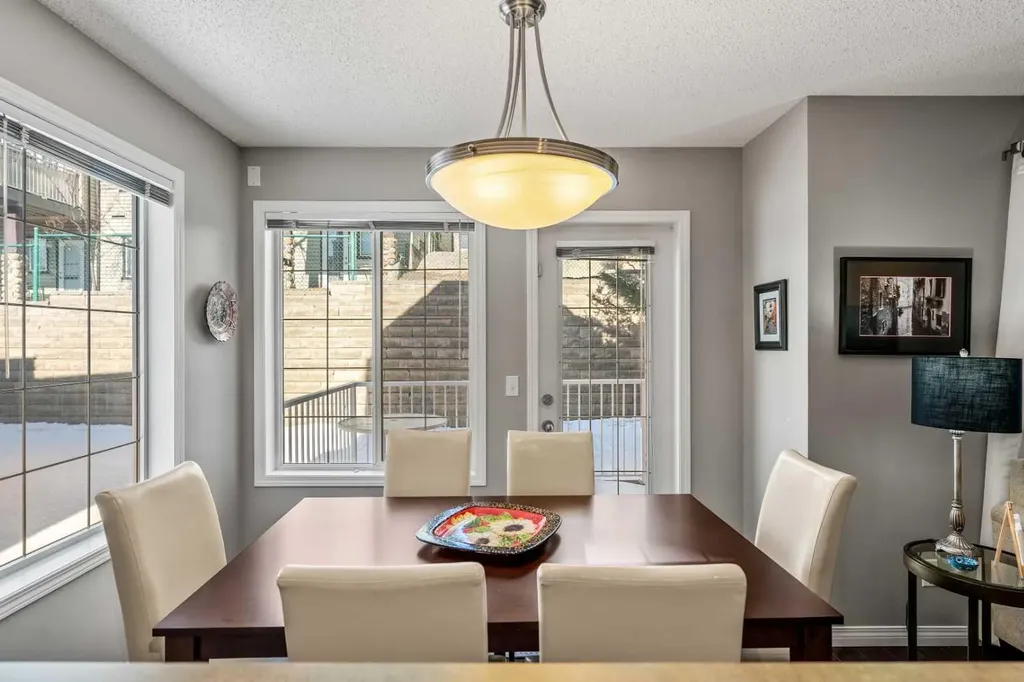 18 Hidden Creek Rise NW Calgary AB T3A 6L5