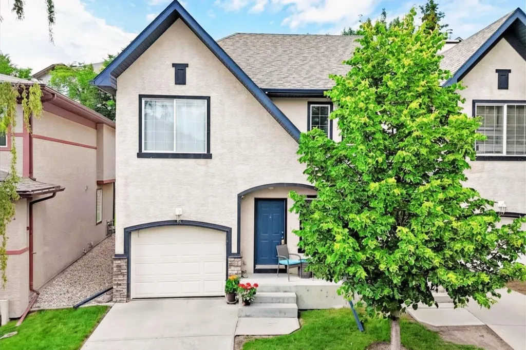 18 Hidden Creek Rise NW Calgary AB T3A 6L5
