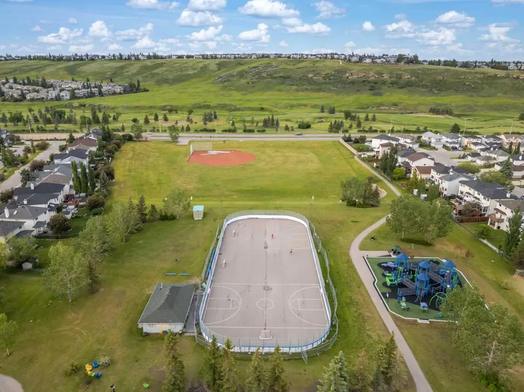 18 Hidden Creek Rise NW Calgary AB T3A 6L5