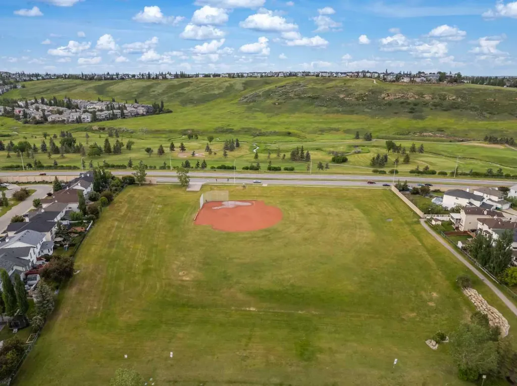 18 Hidden Creek Rise NW Calgary AB T3A 6L5