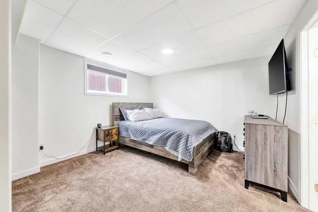 4109 66 Avenue Lloydminster AB T9V2Y3