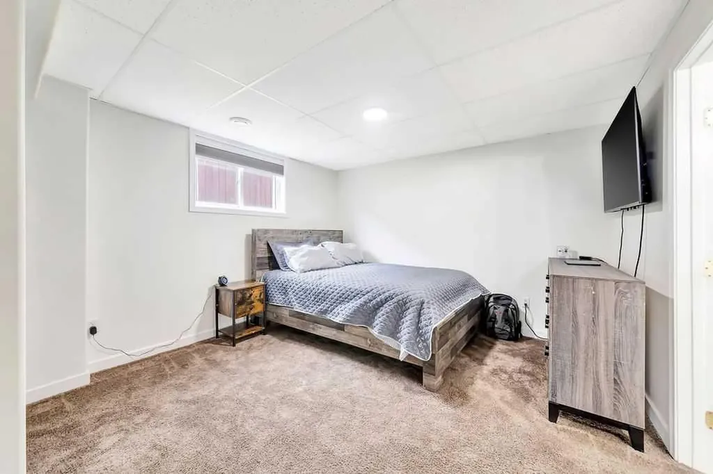 4109 66 Avenue Lloydminster AB T9V2Y3