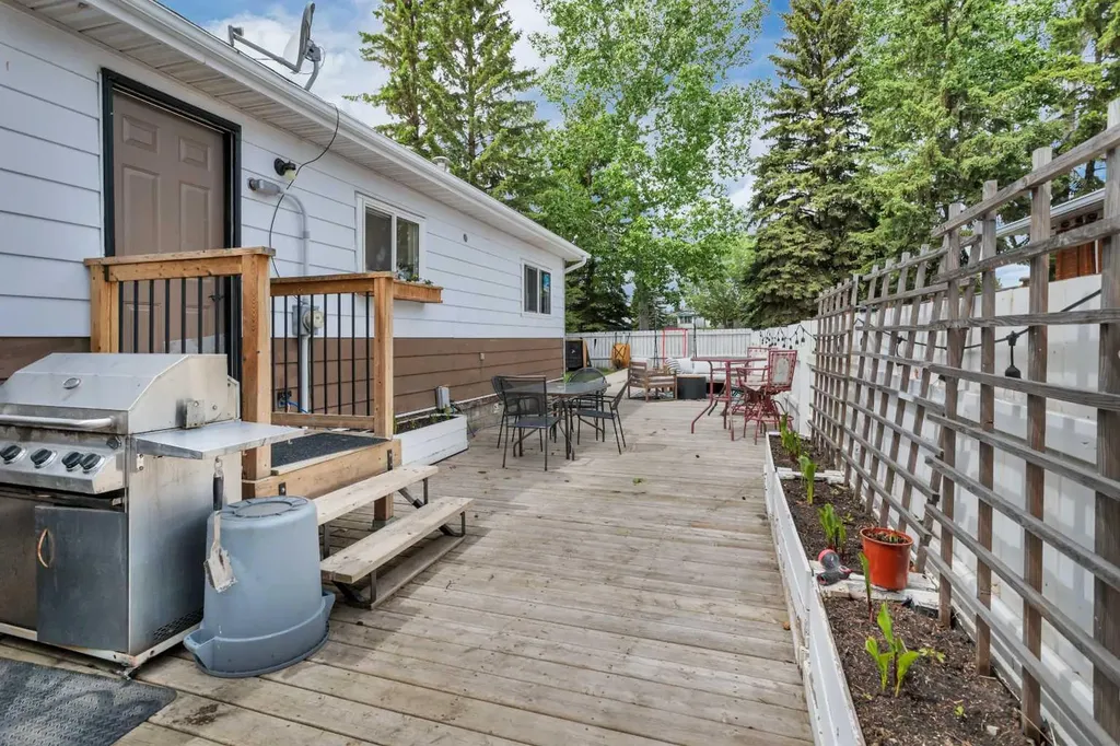 32 Sandstone Avenue Lacombe AB T4L 1P7