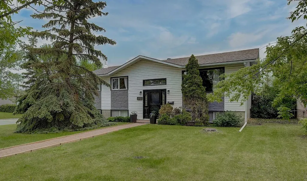 11219 92b Street Grande Prairie AB T8V 3G8