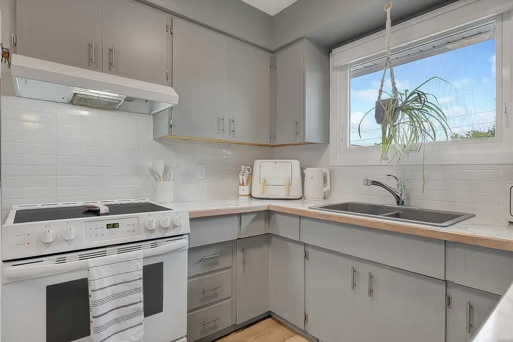11219 92b Street Grande Prairie AB T8V 3G8