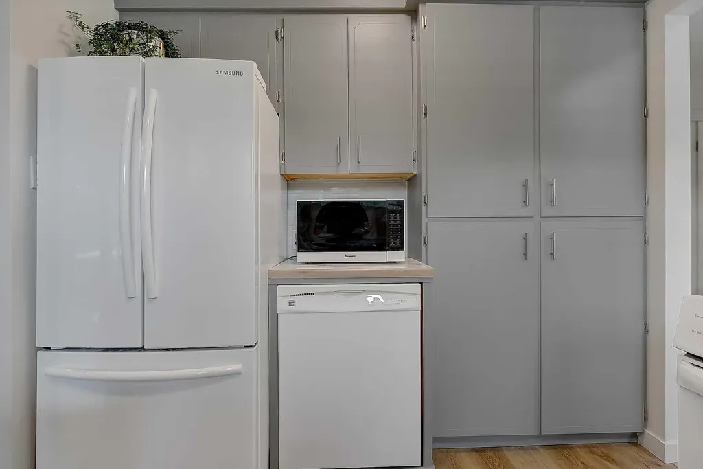 11219 92b Street Grande Prairie AB T8V 3G8