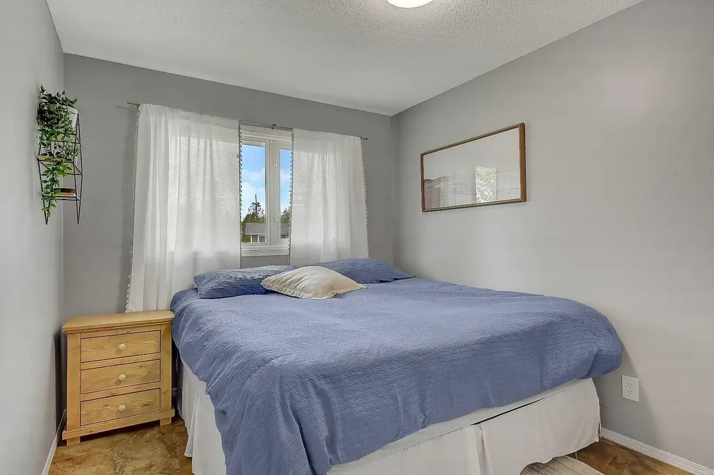 11219 92b Street Grande Prairie AB T8V 3G8
