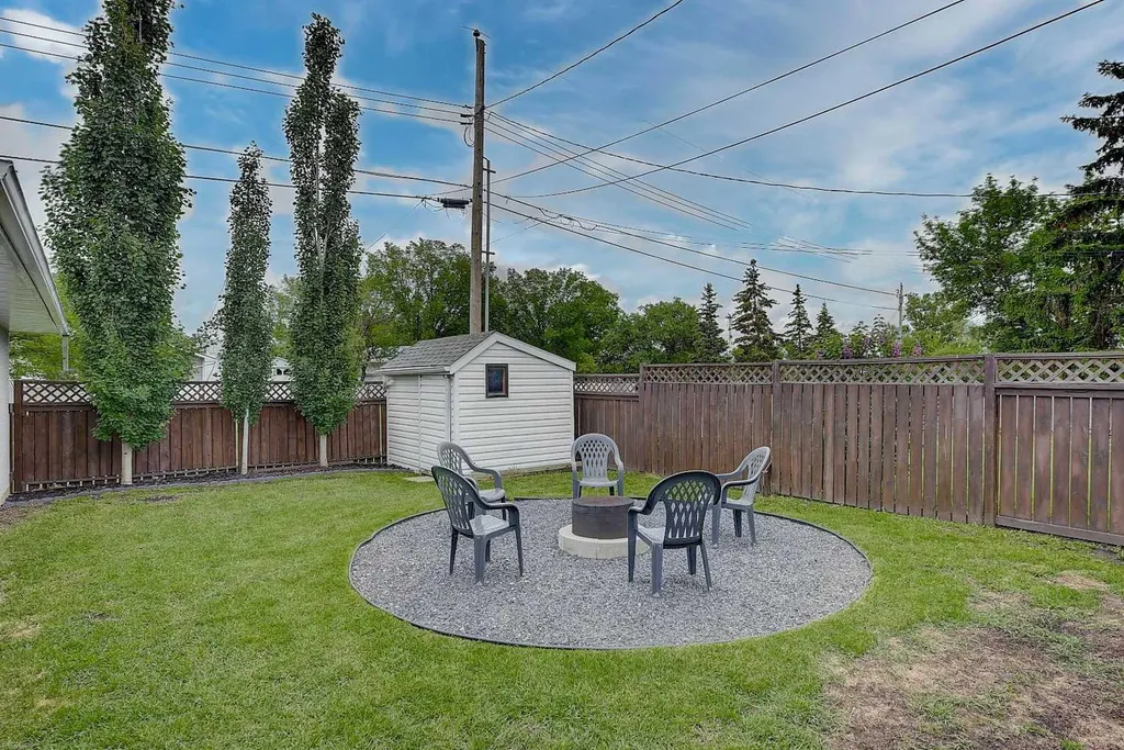 11219 92b Street Grande Prairie AB T8V 3G8