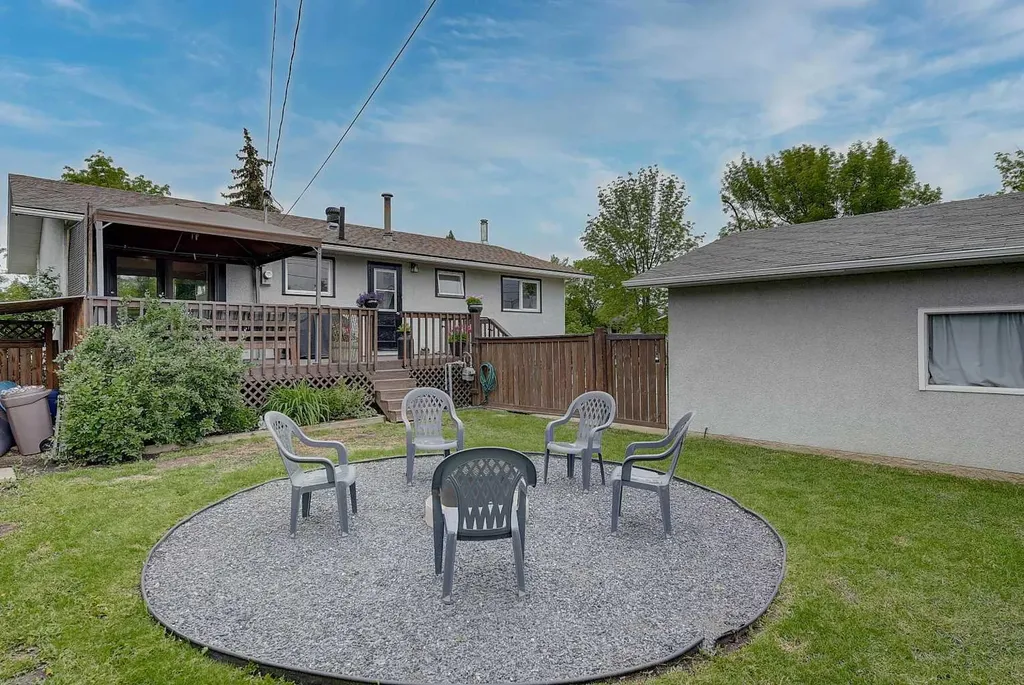 11219 92b Street Grande Prairie AB T8V 3G8