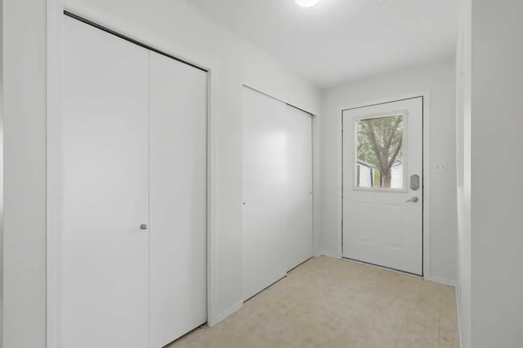 20 Jacobs Close Red Deer AB T4P 4C9