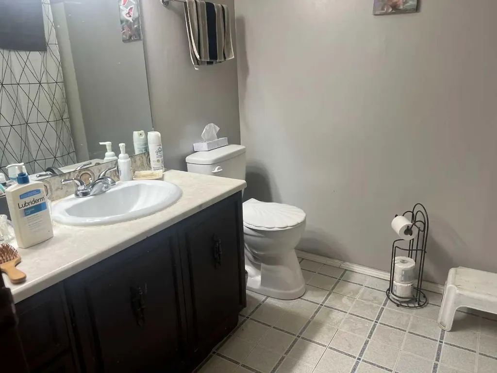 806 7 A Street Fox Creek AB T0H 1P0