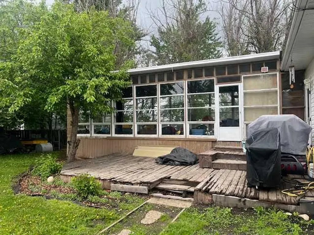 806 7 A Street Fox Creek AB T0H 1P0