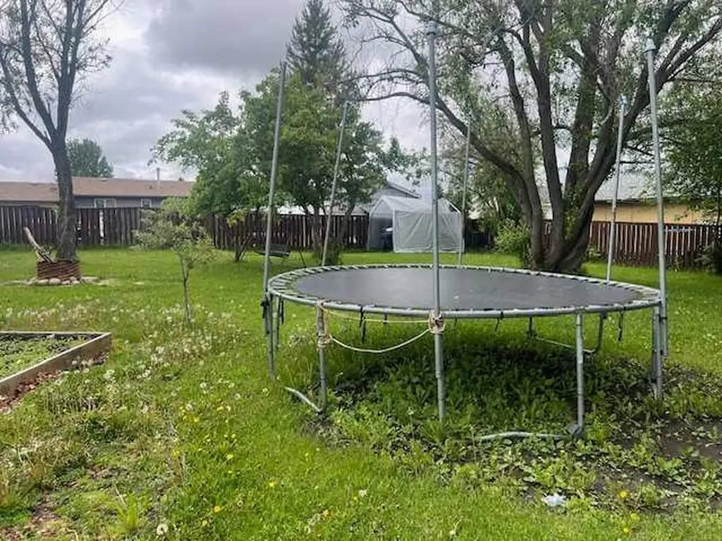 806 7 A Street Fox Creek AB T0H 1P0