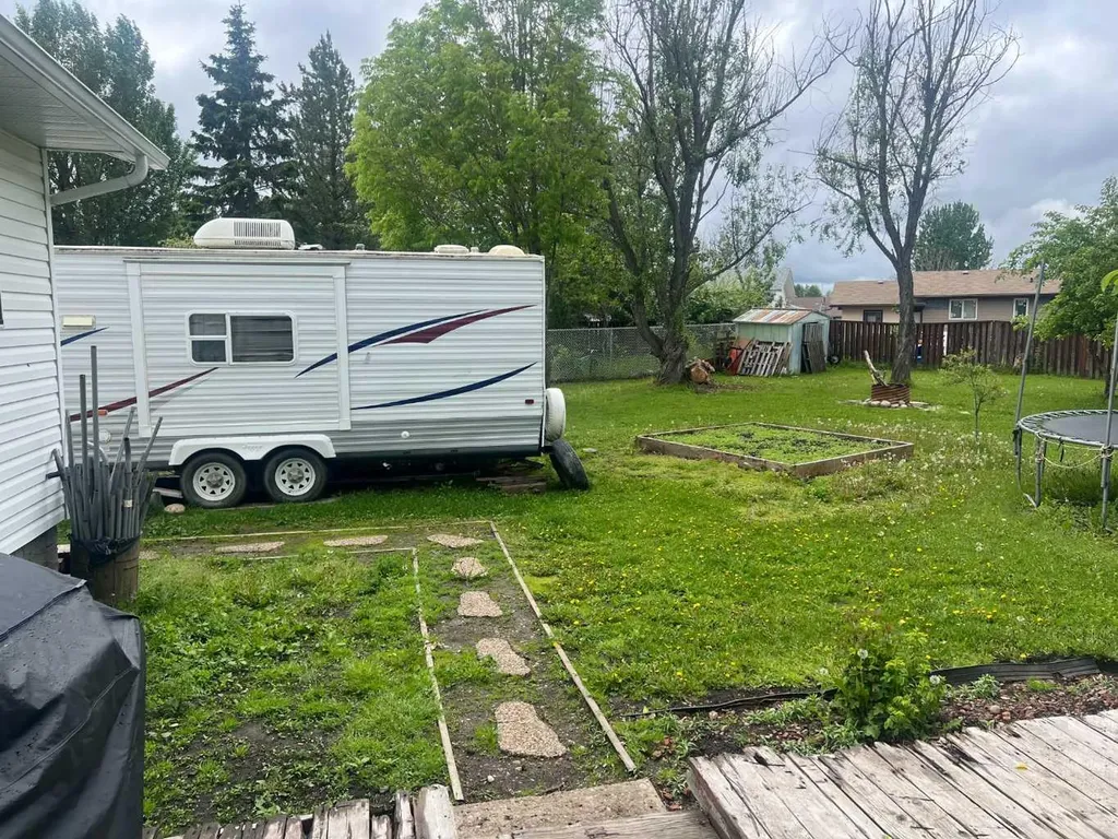 806 7 A Street Fox Creek AB T0H 1P0