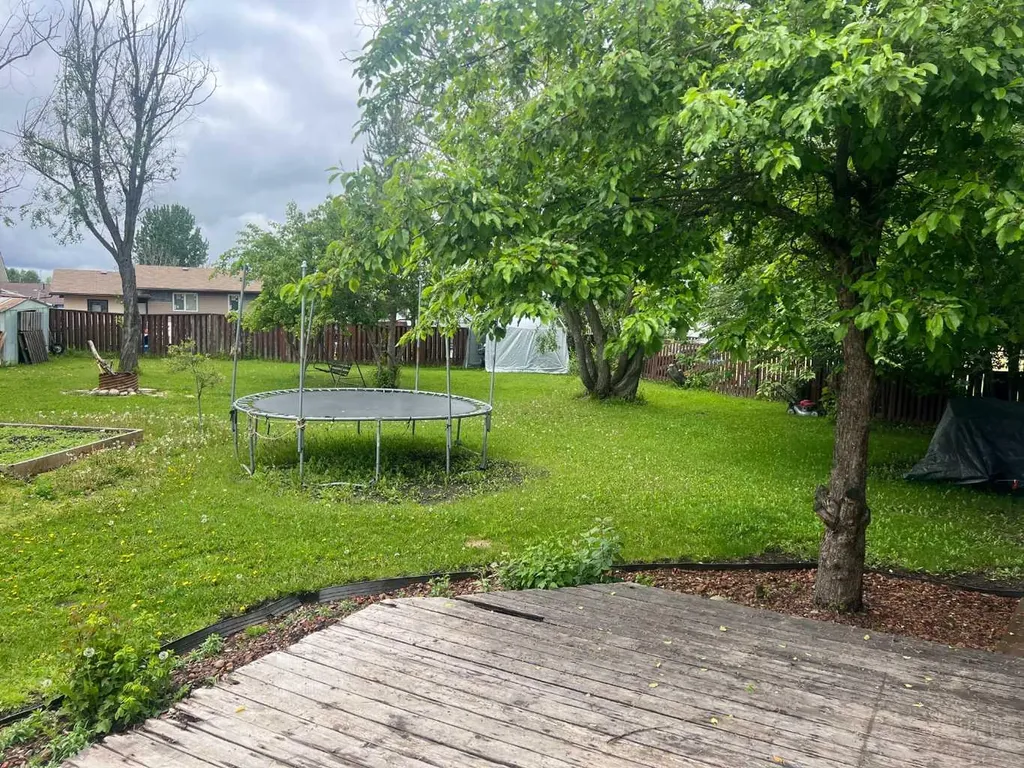 806 7 A Street Fox Creek AB T0H 1P0