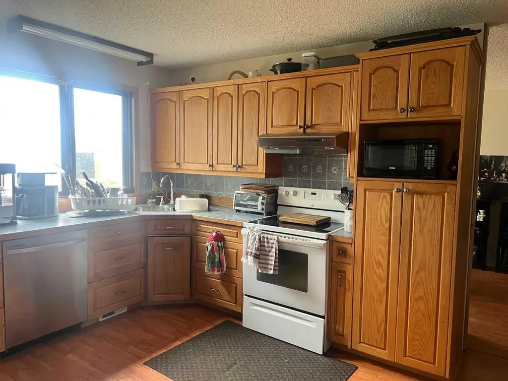 806 7 A Street Fox Creek AB T0H 1P0