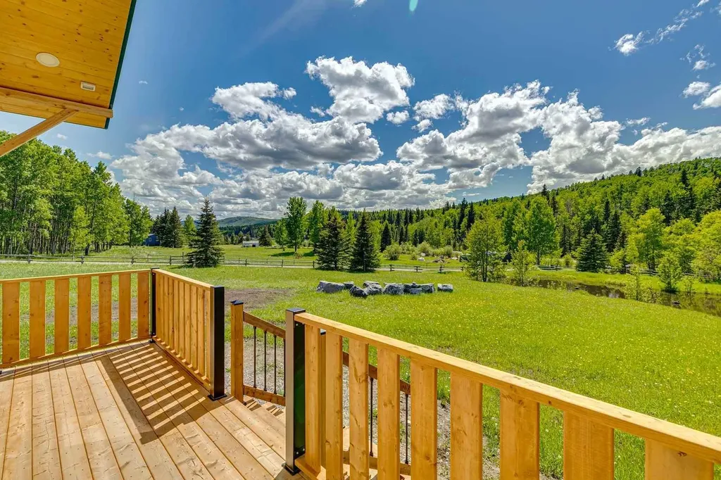 200 Fawn Hills Drive Bragg Creek AB T0L0K0