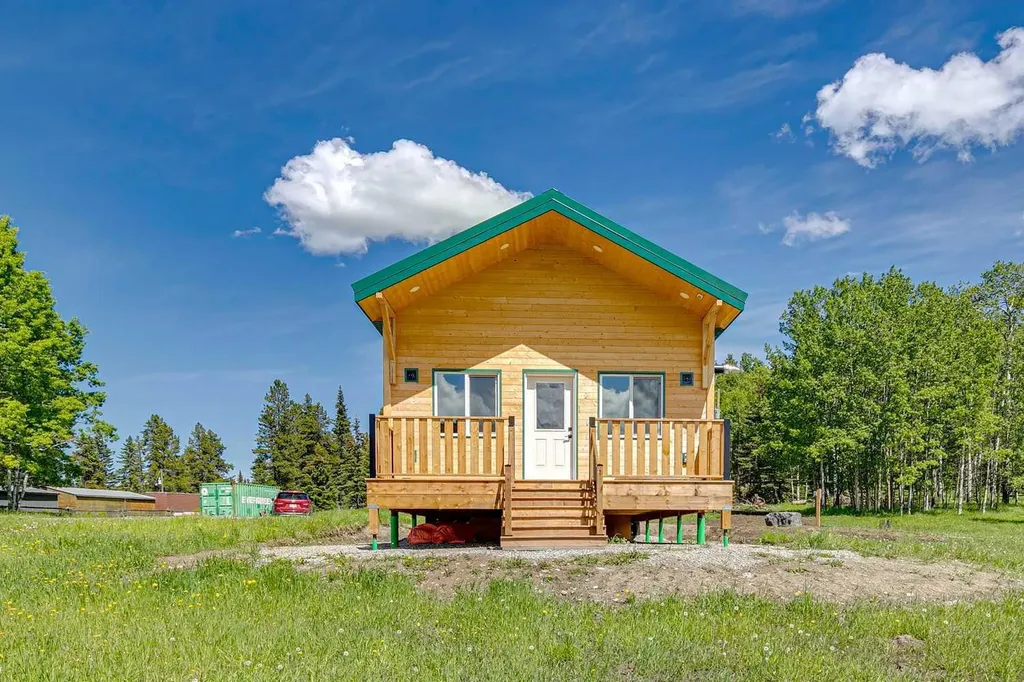 200 Fawn Hills Drive Bragg Creek AB T0L0K0
