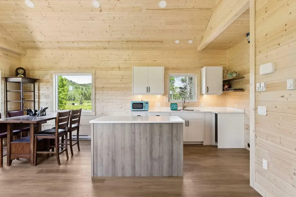 200 Fawn Hills Drive Bragg Creek AB T0L0K0